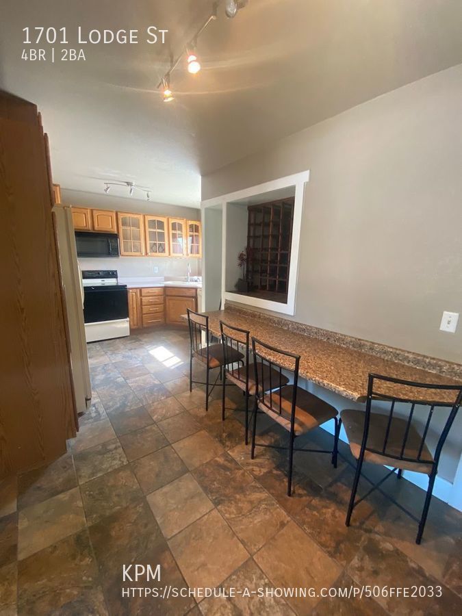 4 BED | 1.5 BATH | HOME | CARPORT | WEST property image