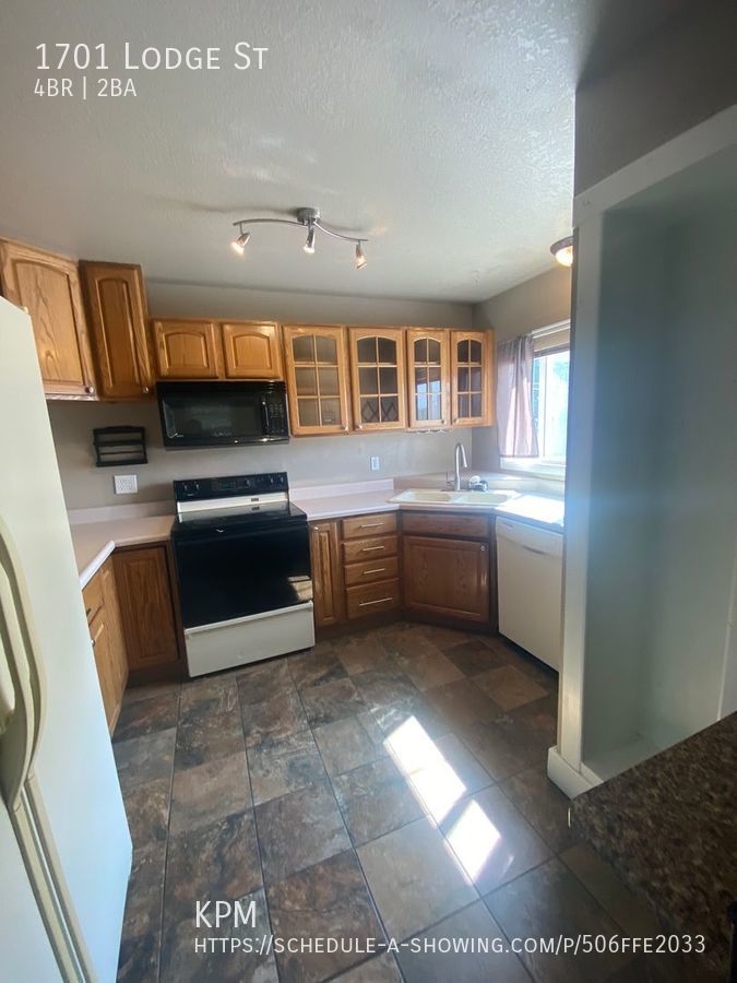 4 BED | 1.5 BATH | HOME | CARPORT | WEST property image