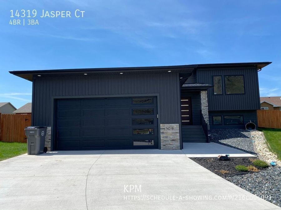 4 BED | 3 BATH | SPLIT FOYER | DOUBLE GARAGE | PET NEGOTIABLE | SUMMERSET property image