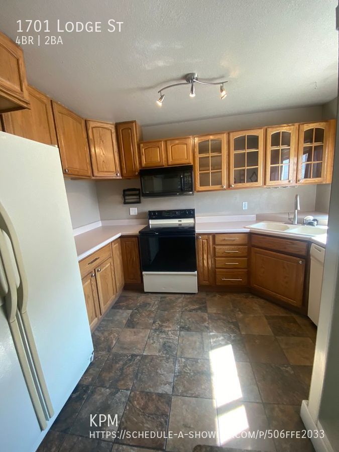 4 BED | 1.5 BATH | HOME | CARPORT | WEST property image