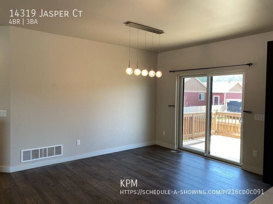 4 BED | 3 BATH | SPLIT FOYER | DOUBLE GARAGE | PET NEGOTIABLE | SUMMERSET property image
