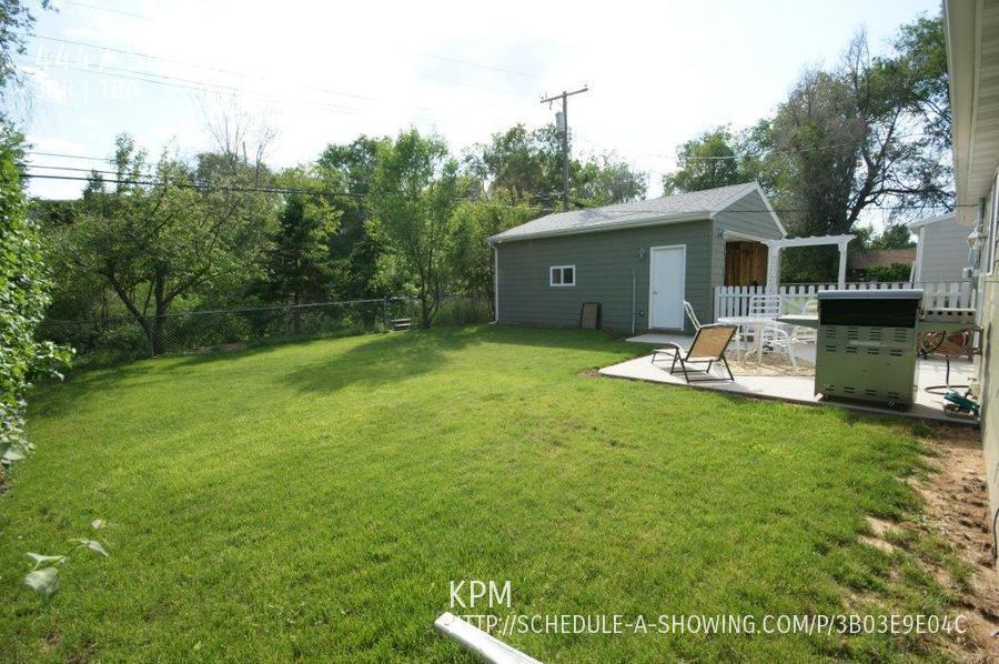 3 BED | 1 BATH | DOUBLE CAR GARAGE | WEST property image