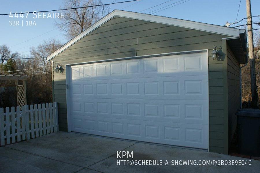 3 BED | 1 BATH | DOUBLE CAR GARAGE | WEST property image