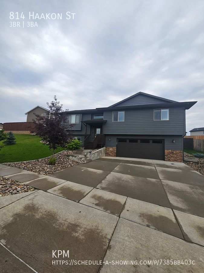 3 BED | 2.5 BATH | SPLIT-FOYER HOME | DOUBLE GARAGE | RAPID VALLEY property image