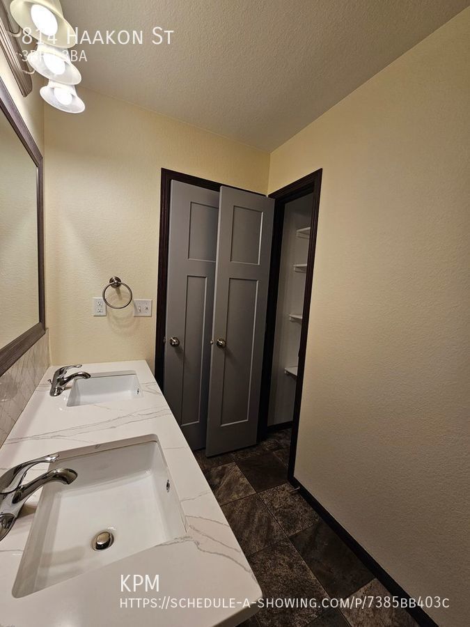3 BED | 2.5 BATH | SPLIT-FOYER HOME | DOUBLE GARAGE | RAPID VALLEY property image