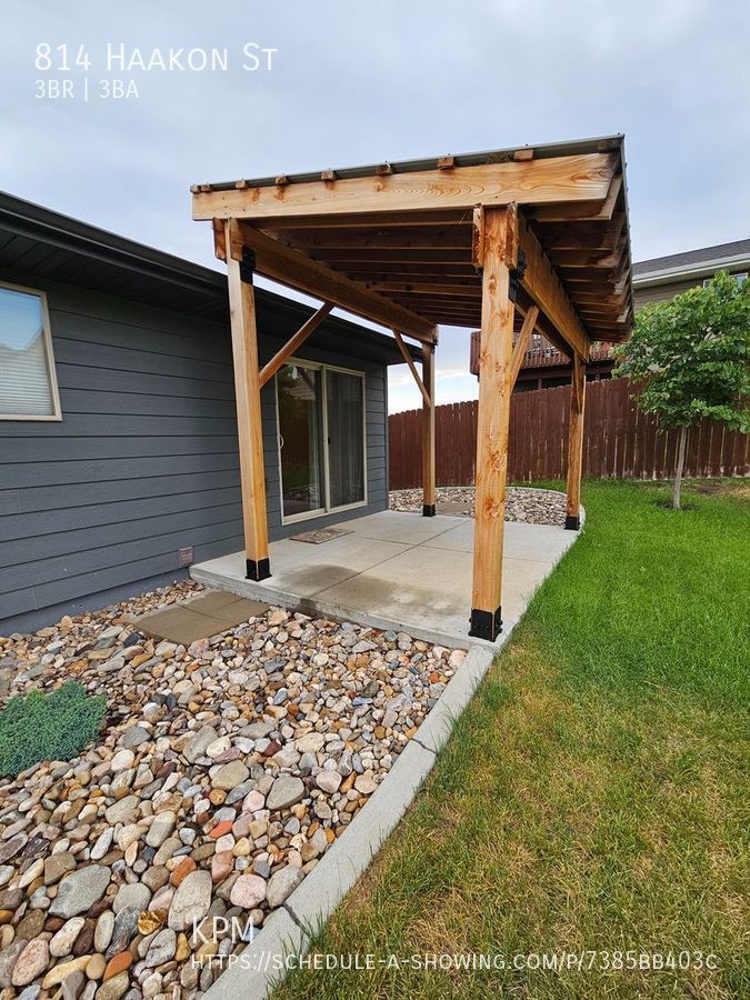 3 BED | 2.5 BATH | SPLIT-FOYER HOME | DOUBLE GARAGE | RAPID VALLEY property image