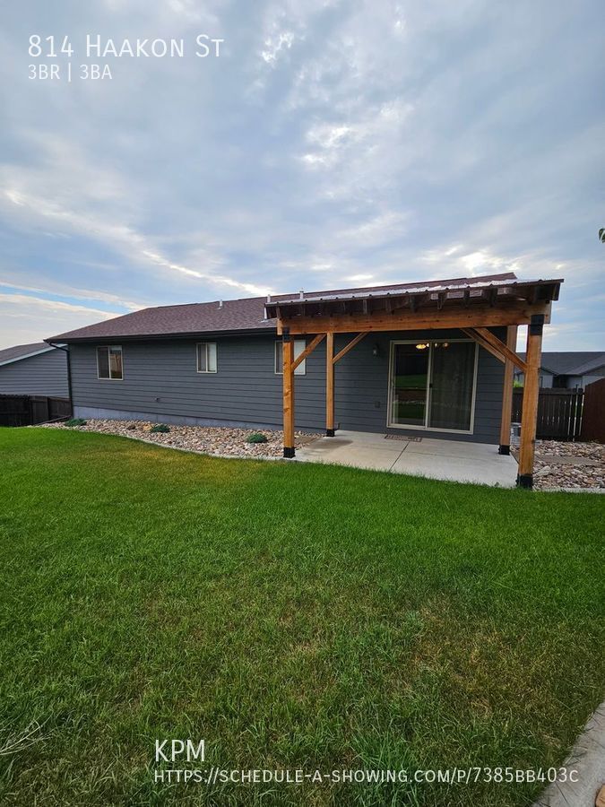 3 BED | 2.5 BATH | SPLIT-FOYER HOME | DOUBLE GARAGE | RAPID VALLEY property image