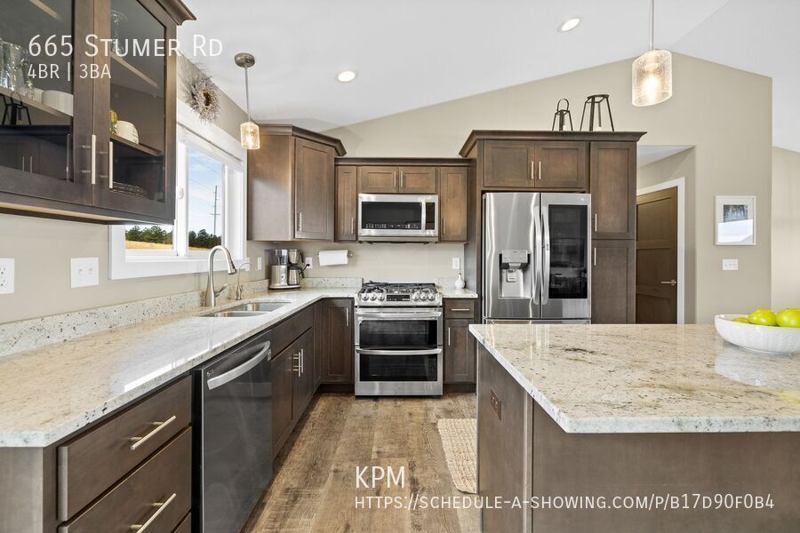 4 BED | 3 BATH | TRIPLE CAR GARAGE | SOUTH | PET NEGOTIABLE property image