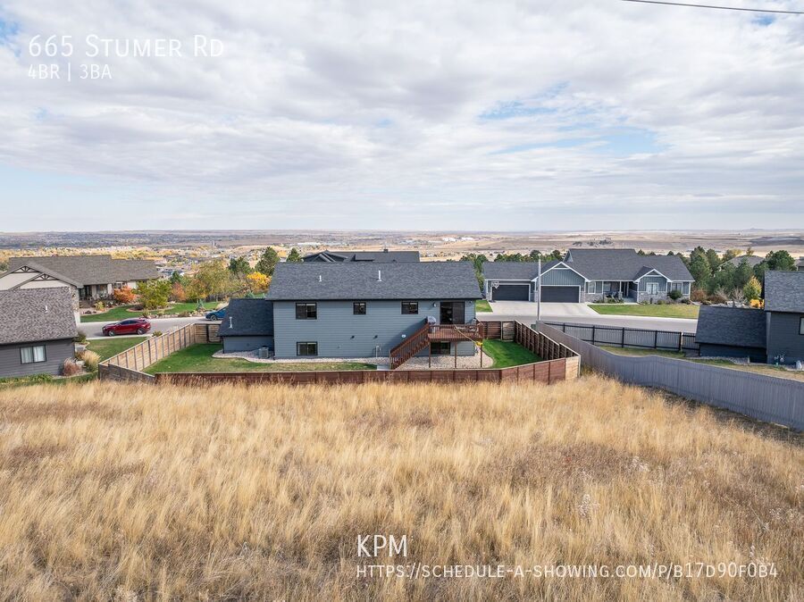4 BED | 3 BATH | TRIPLE CAR GARAGE | SOUTH | PET NEGOTIABLE property image