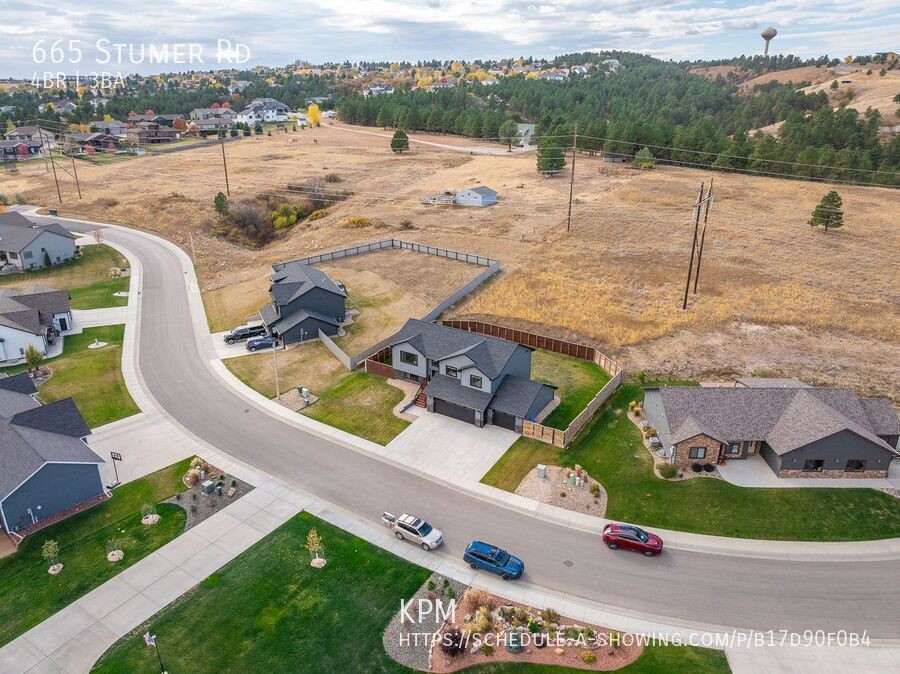 4 BED | 3 BATH | TRIPLE CAR GARAGE | SOUTH | PET NEGOTIABLE property image