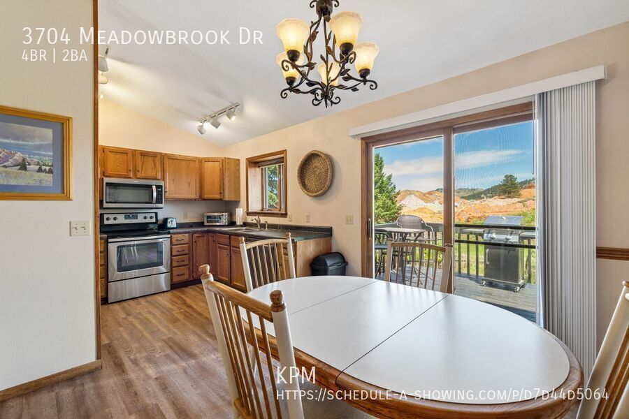 4 BED | 2 BATH | DOUBLE GARAGE | WEST property image