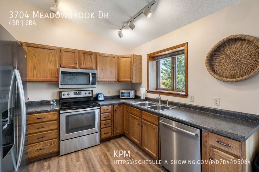 4 BED | 2 BATH | DOUBLE GARAGE | WEST property image