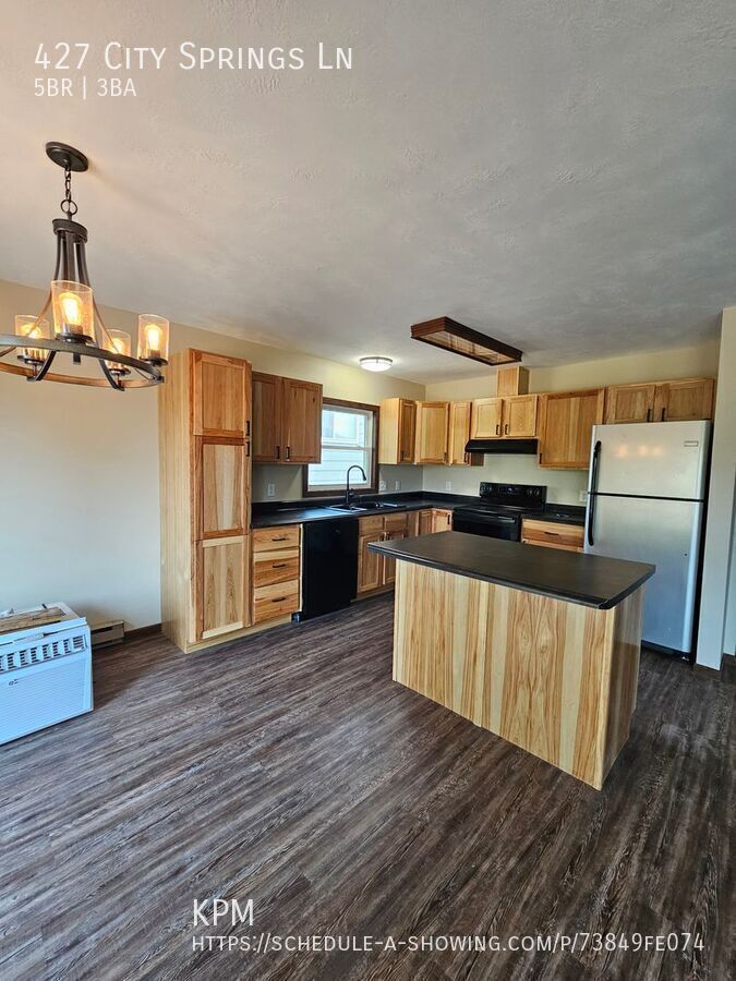 5 BED | 3 BATH | WEST SIDE HOME | DOUBLE GARAGE property image