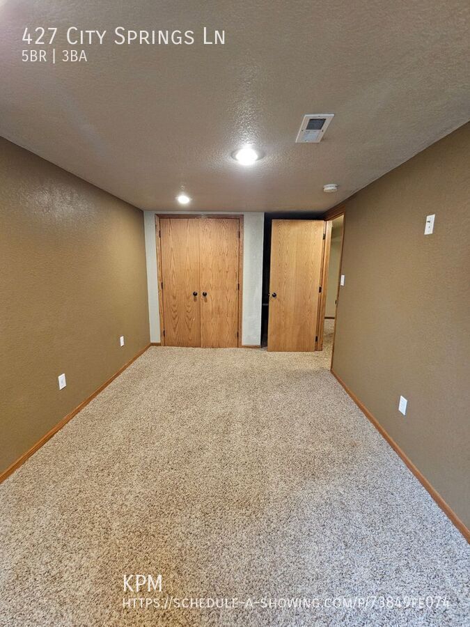 5 BED | 3 BATH | WEST SIDE HOME | DOUBLE GARAGE property image