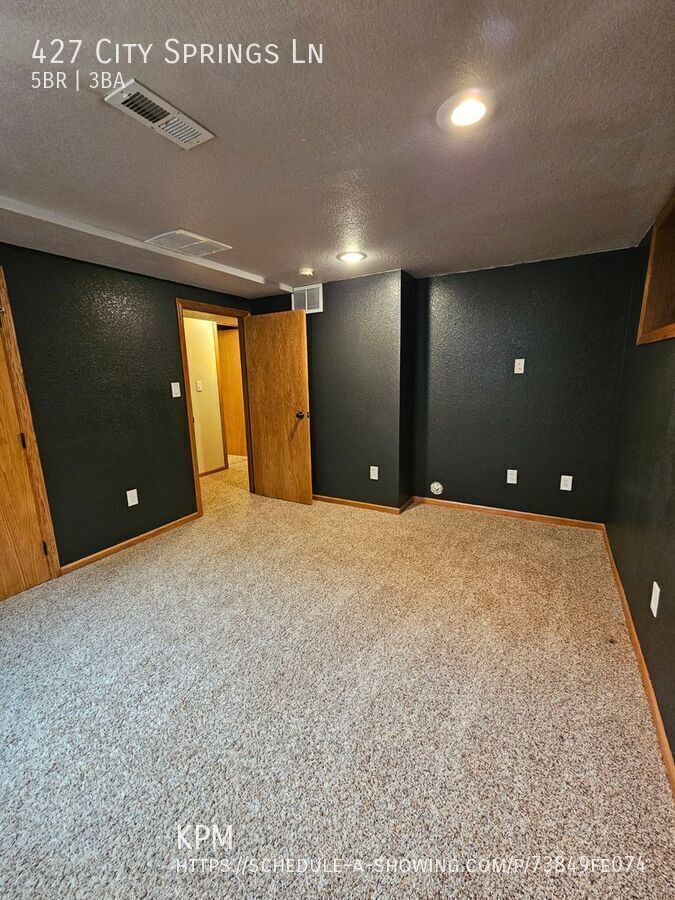 5 BED | 3 BATH | WEST SIDE HOME | DOUBLE GARAGE property image