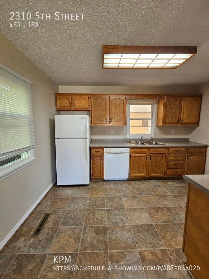 4 BED | 1 BATH | SINGLE-LEVEL LIVING| SOUTH property image