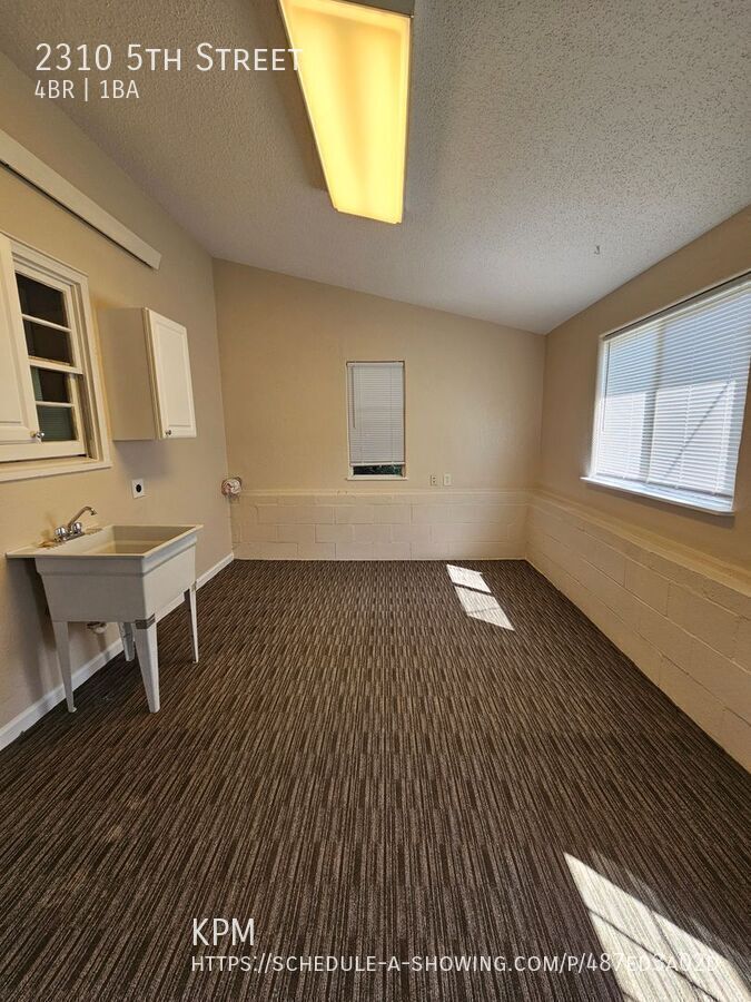 4 BED | 1 BATH | SINGLE-LEVEL LIVING| SOUTH property image