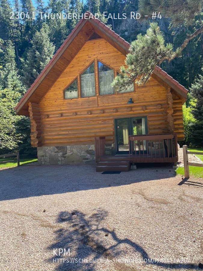 LOG COTTAGE IN THE HILLS | 1 BEDROOM | 1 BATH property image