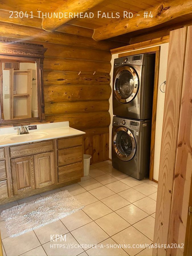 LOG COTTAGE IN THE HILLS | 1 BEDROOM | 1 BATH property image
