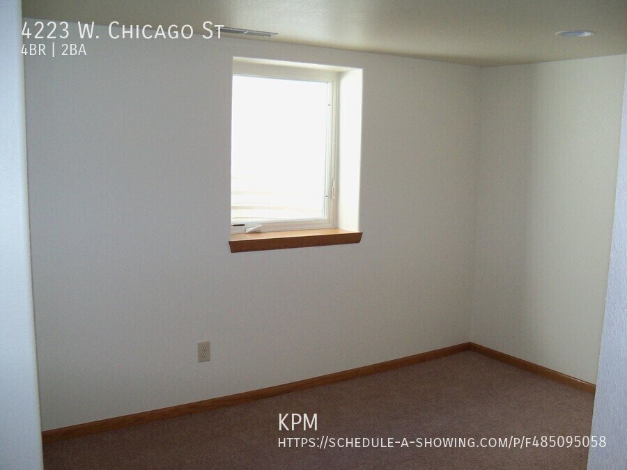 4 BED | 2 BATH | SINGLE CAR GARAGE | WEST property image