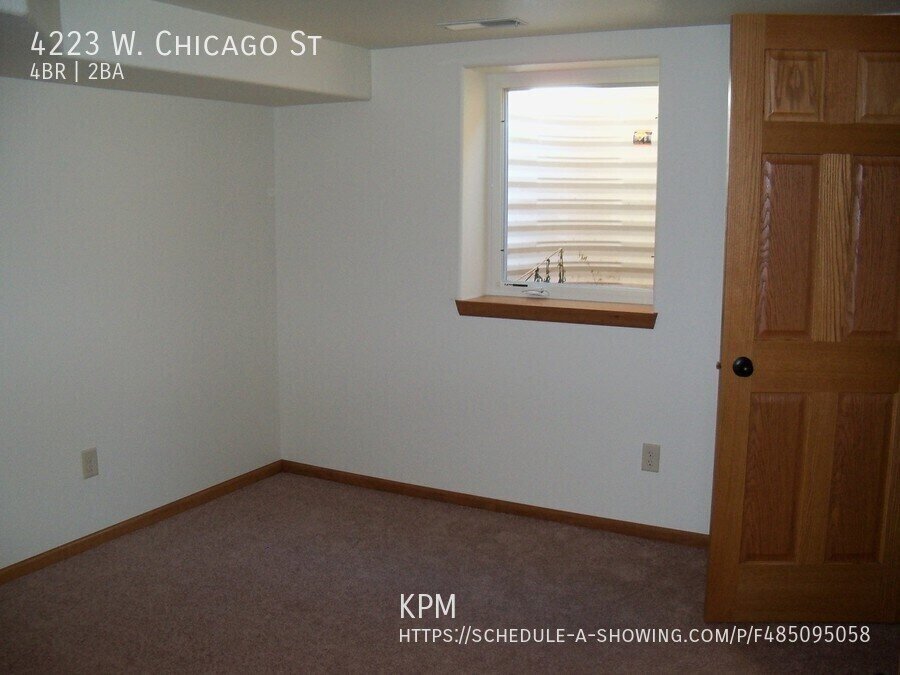 4 BED | 2 BATH | SINGLE CAR GARAGE | WEST property image