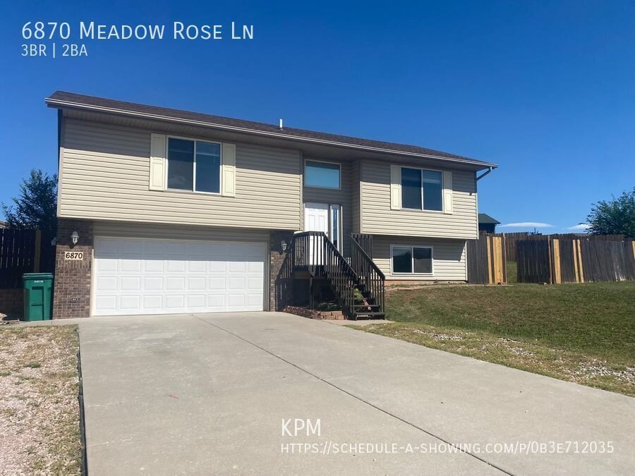 3 BED | 2 BATH | SPLIT FOYER | BLACK HAWK property image