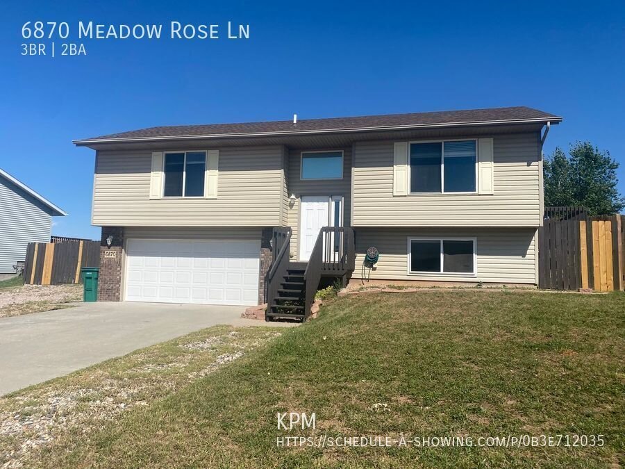 3 BED | 2 BATH | SPLIT FOYER | BLACK HAWK property image