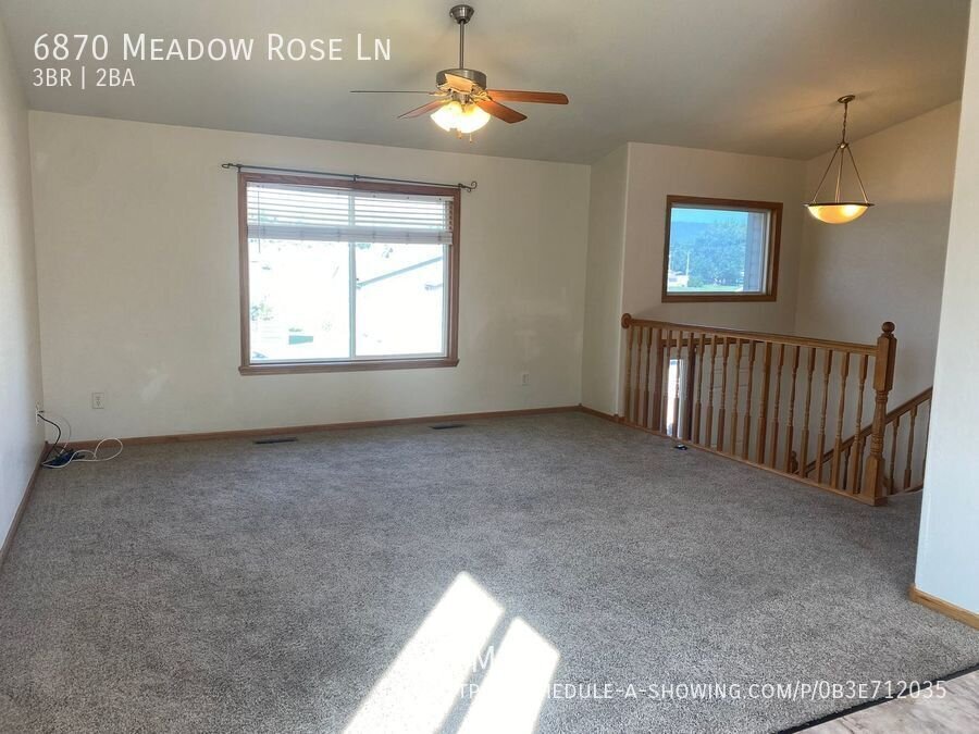 3 BED | 2 BATH | SPLIT FOYER | BLACK HAWK property image