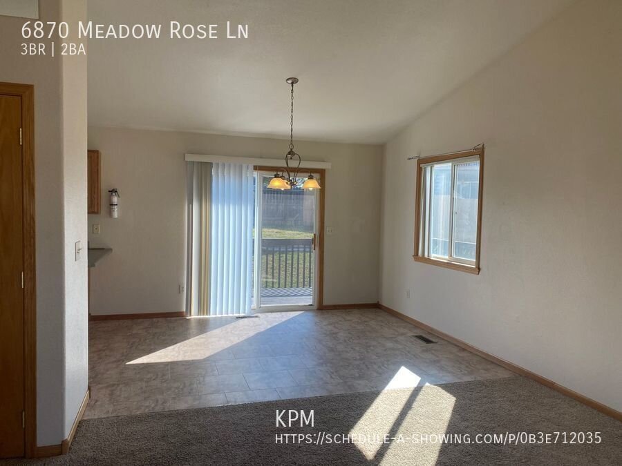 3 BED | 2 BATH | SPLIT FOYER | BLACK HAWK property image