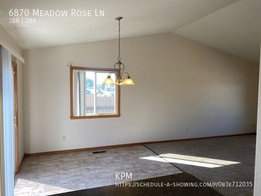 3 BED | 2 BATH | SPLIT FOYER | BLACK HAWK property image