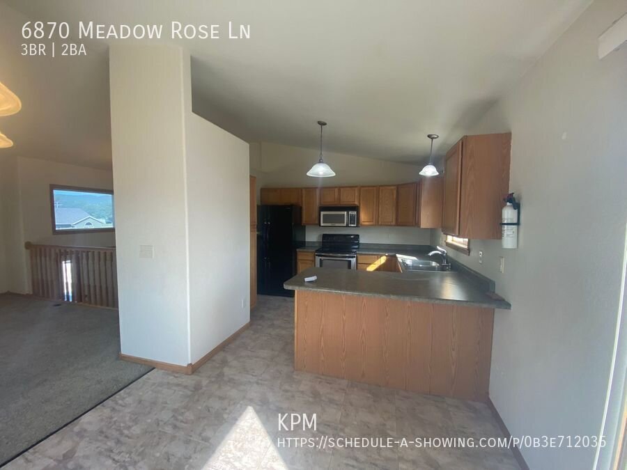 3 BED | 2 BATH | SPLIT FOYER | BLACK HAWK property image