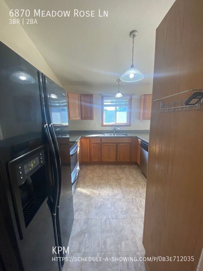3 BED | 2 BATH | SPLIT FOYER | BLACK HAWK property image