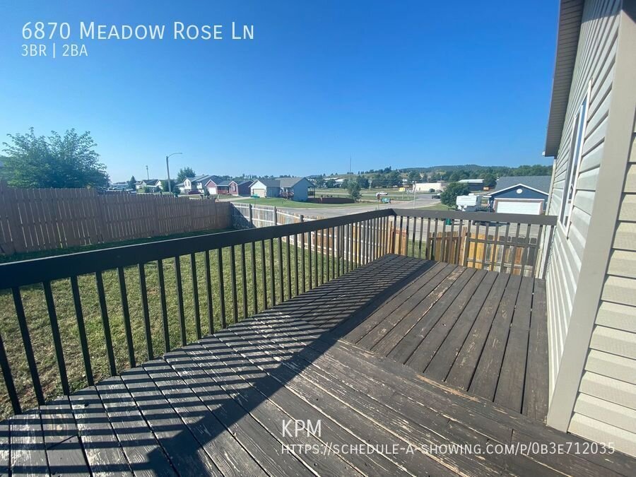 3 BED | 2 BATH | SPLIT FOYER | BLACK HAWK property image