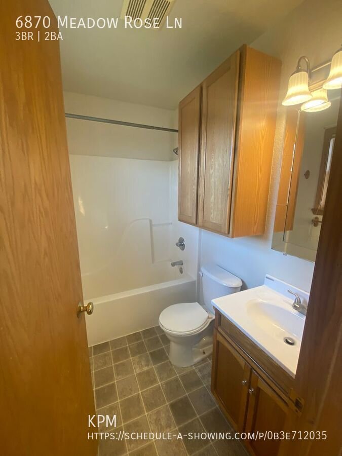 3 BED | 2 BATH | SPLIT FOYER | BLACK HAWK property image