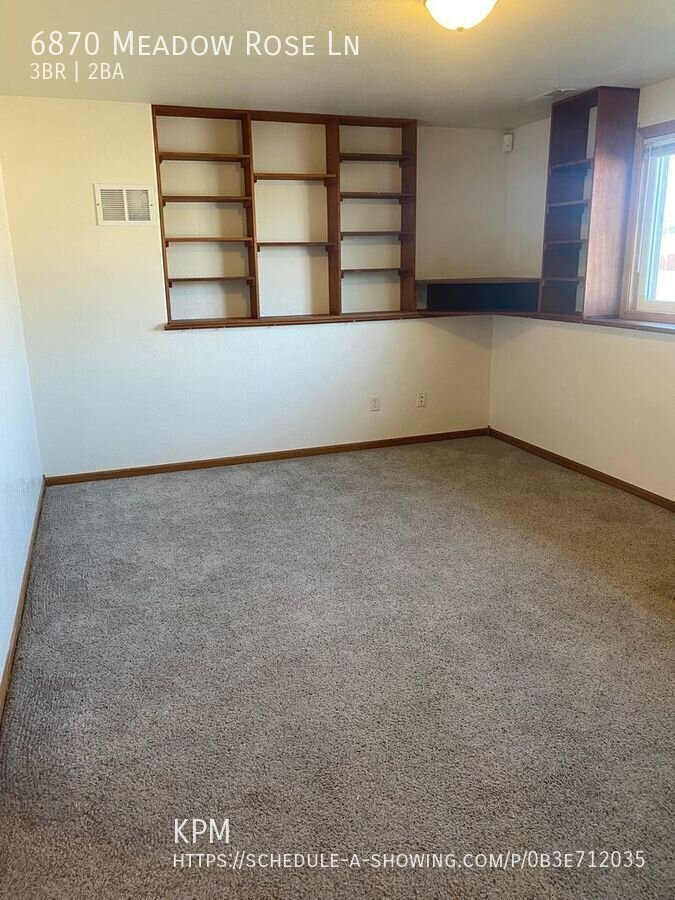 3 BED | 2 BATH | SPLIT FOYER | BLACK HAWK property image