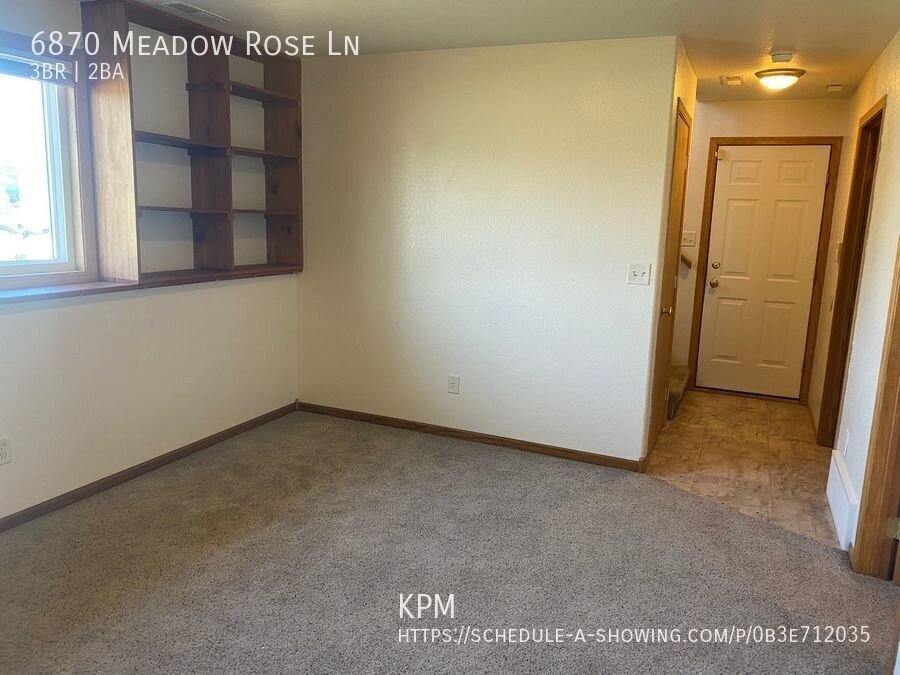 3 BED | 2 BATH | SPLIT FOYER | BLACK HAWK property image