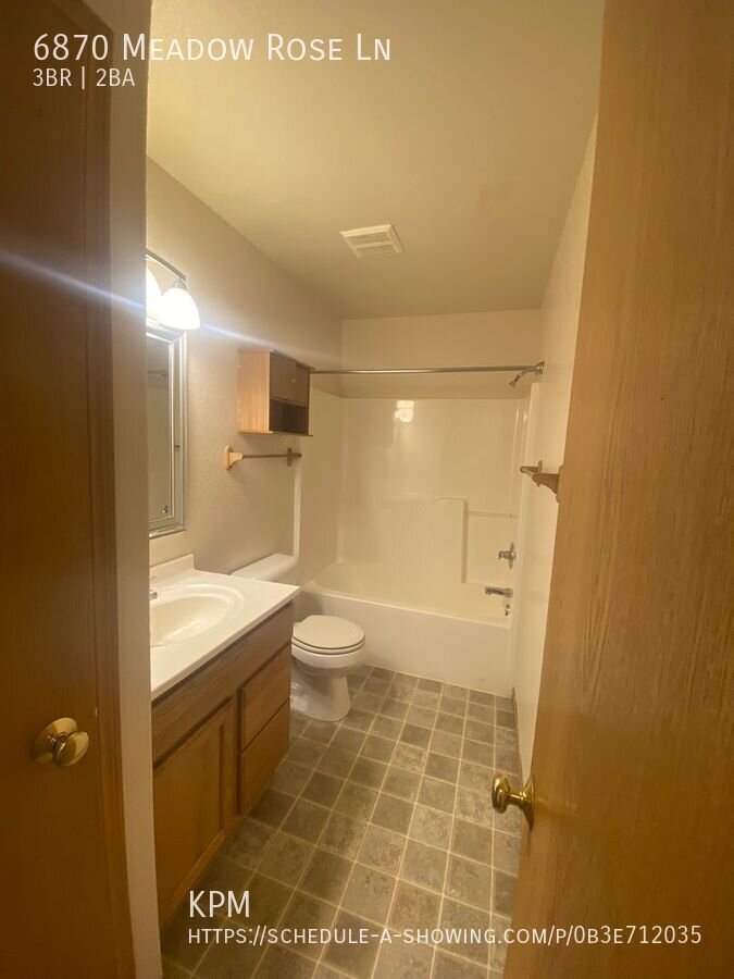 3 BED | 2 BATH | SPLIT FOYER | BLACK HAWK property image